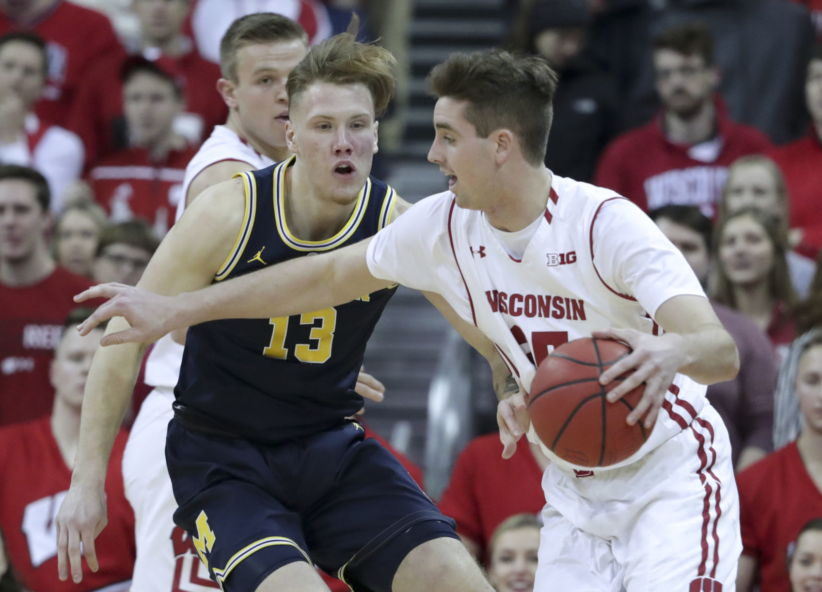 Badgers 64, No. 2 Wolverines 54